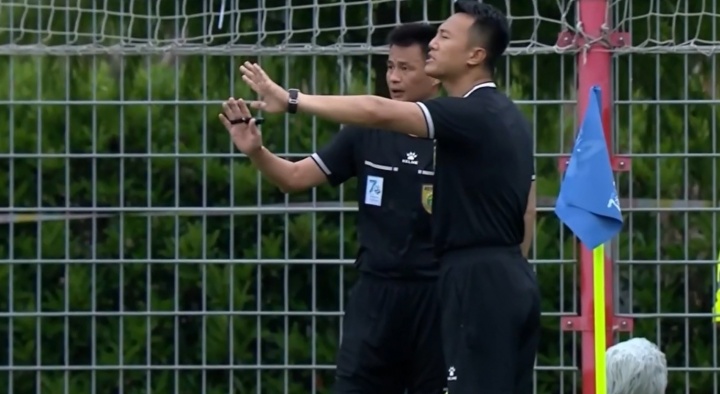 李海新改判：刘文杰第90分钟进球有效，赛更达1-2海港