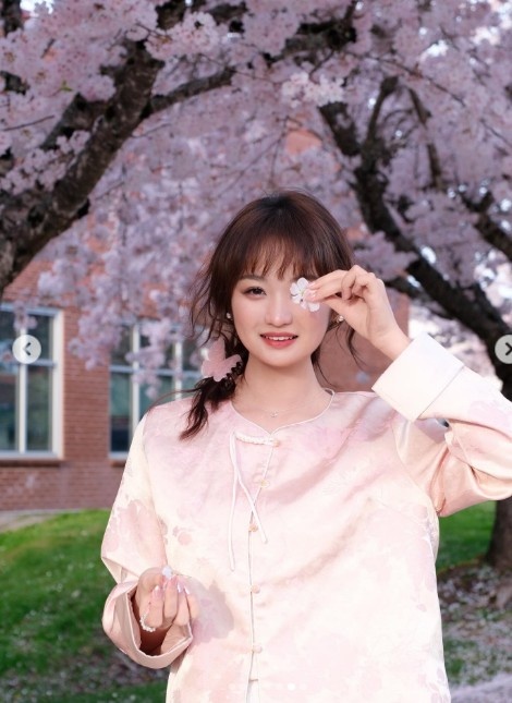 开拓者官推为杨瀚森庆生21岁女友INS转发互动