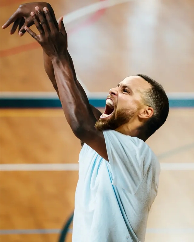 巴特勒社媒晒P图恶搞库里 库里本尊评论区回怼:你有啥毛病 巴特勒社媒晒P图恶搞库里 库里本尊评论区回怼:你有啥毛病