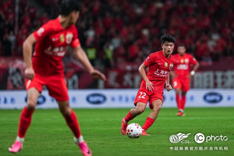 李新翔补时头球救主 海港1-1大连英博