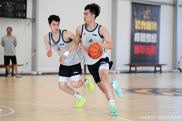 广厦夏训再上调三将 一队年轻球员增至五人