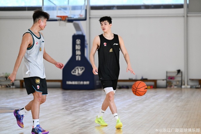 广厦夏训再上调三将 一队年轻球员增至五人