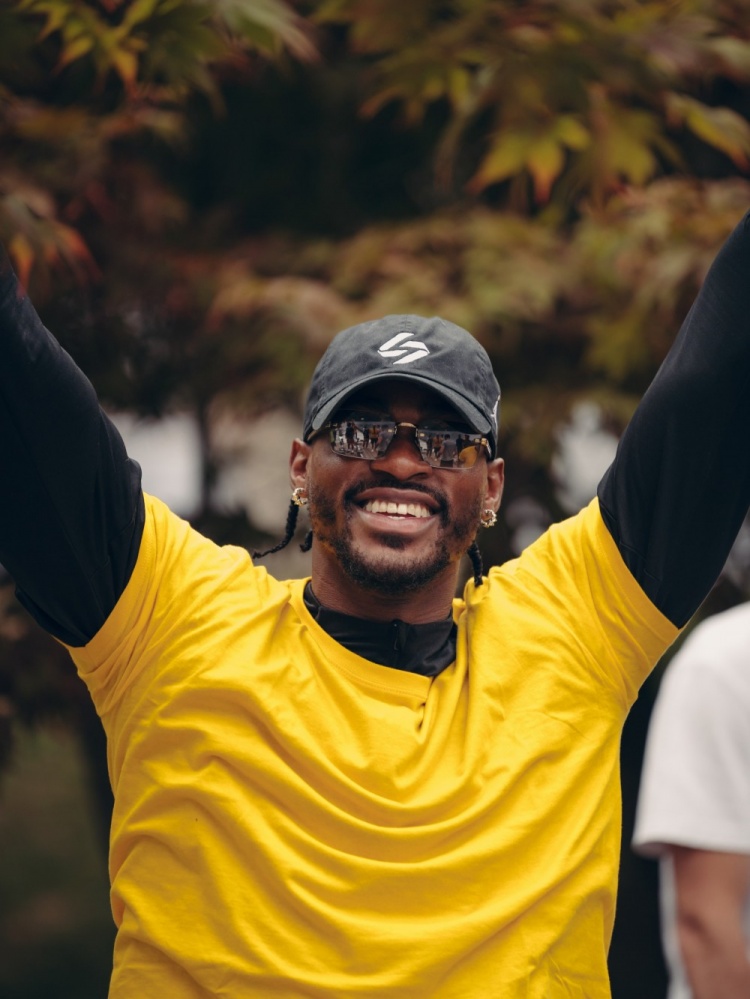团建第三天！东契奇社媒晒照：高尔夫&划船 湖人大家庭其乐融融