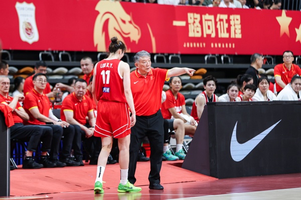 记者:中国女篮想要在本届世界杯上争取好的成绩 难度非常大 记者:中国女篮想要在本届世界杯上争取好的成绩 难度非常大