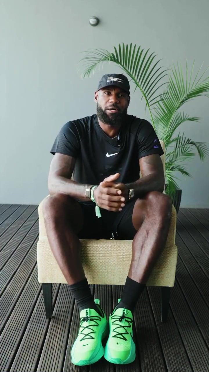 詹姆斯：我即将前往费城 史密斯来自费城 所以我很乐意给朋友帮忙