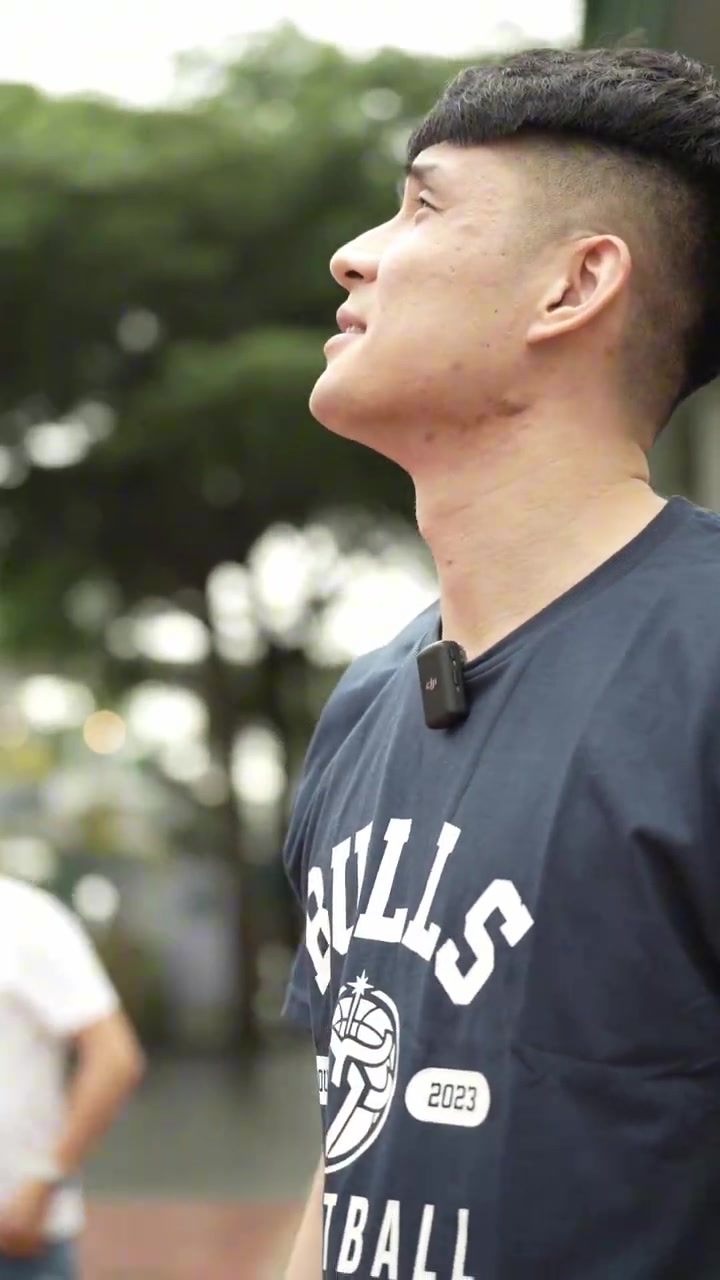 带今季新加盟金牛的刘佳鑫到处逛 坐天星小轮吹海风看美景 带今季新加盟金牛的刘佳鑫到处逛 坐天星小轮吹海风看美景