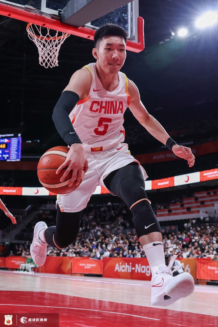 媒体人:廖三宁打核心不扛压 现在的中国男篮是平民球队