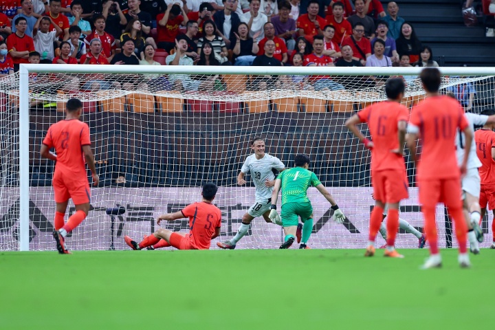沪媒：国足没球星、没稳固的防守、缺针对高强度对手的实战预案
